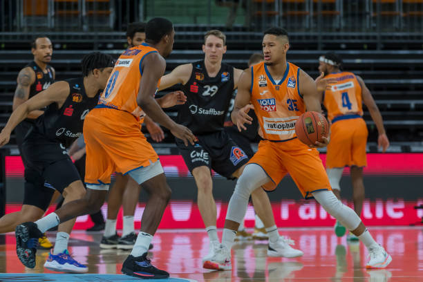 拉和劳塔罗 拉和劳塔罗